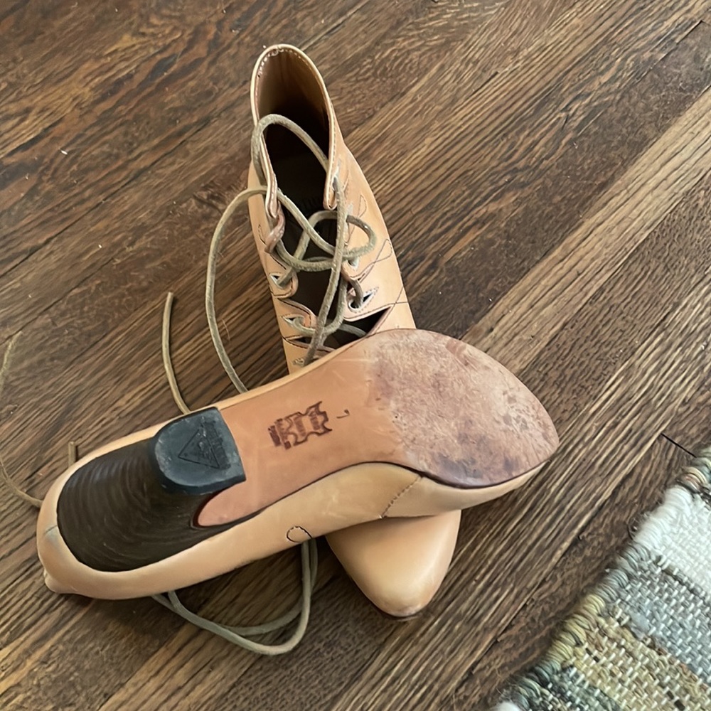 John Fluevog Lace Up Booties Kilimanjaro, Wonders Line - Picture 2 of 7